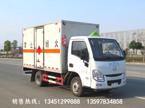 躍進(jìn)易燃?xì)怏w運(yùn)輸車(汽油國(guó)六)